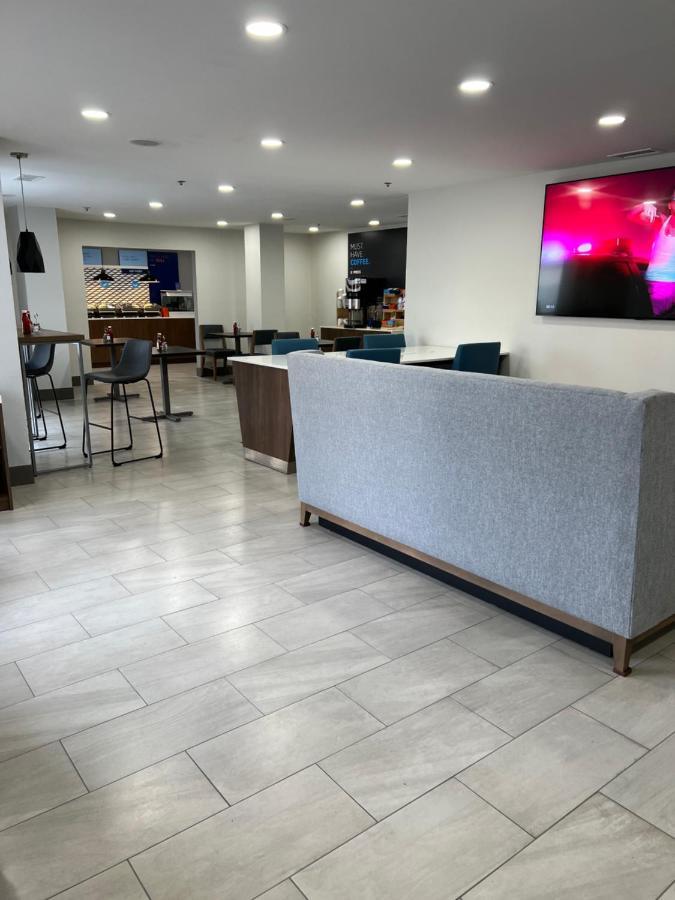 Holiday Inn Express & Suites Phoenix - Mesa West By Ihg 외부 사진